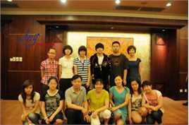 周杰伦(Jay Chou)与歌迷合影图片图册