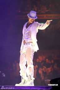 许志安(Andy Hui Chi on) 演唱会素颜照壁纸