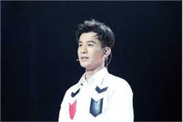 乔振宇(Qiao Zhenyu)160709芒果TV超级女声全国总决赛第二场前后照片