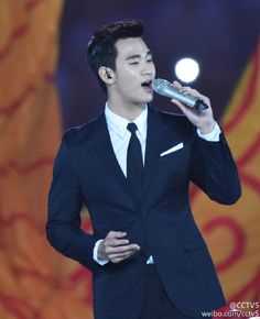 金秀贤(Kim Soo Hyun、キム スヒョン)南京青奥会开幕式素颜照壁纸