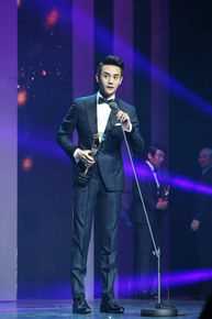 王凯(Wang Kai)获奖素颜照壁纸