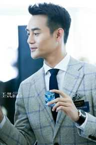 王凯(Wang Kai)雅诗兰黛品牌大使前后照片