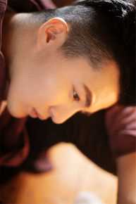 郑斯仁“画框中的少年”