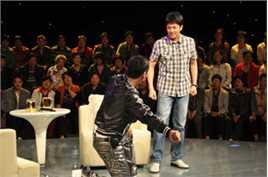 主持《非常说名》