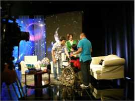 参加《做客》栏目