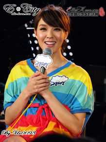 官恩娜(Ella Koon)舞台演出壁纸壁纸