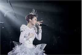 最新杨丞琳(Rainie Yang)在《为爱启丞》演唱会中的图集