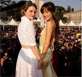 李美琪(Margaret Denise Quigley；Ly M  K （越南文）)麦琪Q的合影前后照片