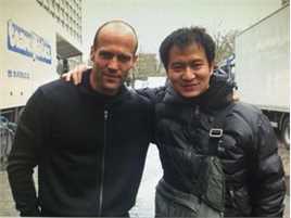 国建勇明星合影素颜照壁纸