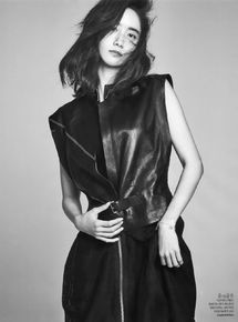 最新林允儿(Lim Yoon A、 、ユナ)在《ELLE》中的壁纸
