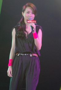 邓丽欣(Stephy Tang)2011活动照壁纸壁纸