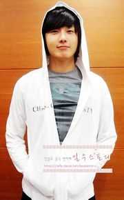 丁一宇(JungilWoo)允浩素颜照相册