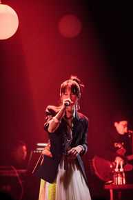 周笔畅(BiBi Zhou)Begins To Love公益音乐会素颜照相册