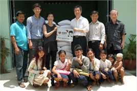 郑容和(/Jung Yong Hwa/ジョンヨンファ) 慈善捐助前后照片