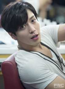 郑容和(/Jung Yong Hwa/ジョンヨンファ)生活照壁纸壁纸