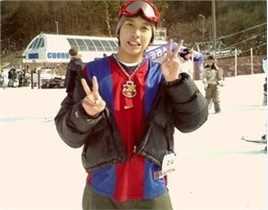 郑容和(/Jung Yong Hwa/ジョンヨンファ)被星探相中的滑雪场照片生活照相册