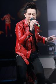 庾澄庆(Harlem Yu)演出照前后照片