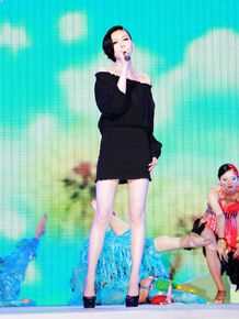 巩新亮(Miumiu)登台演出前后照片