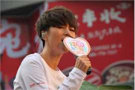 谭维维(Sitar tan)我要上学助学行动性感图片图集