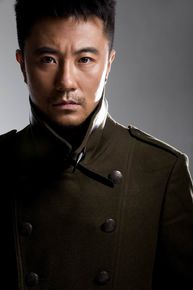 赵阳长款风衣造型尽显男性魅力图册