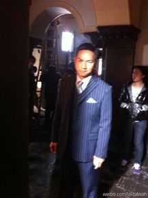 骆达华(Ken Lok Daat Wah)给野兽献花素颜照壁纸