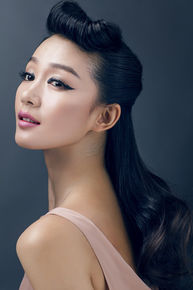 刘丛丹最新《优雅》杂志妆容片壁纸