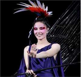 王菲(Faye Wong)舞台上的性感图片图集