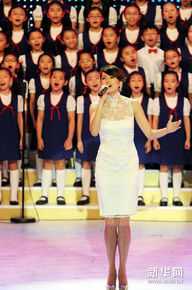 梁咏琪(GiGi ，Leung Wing Kei)香港同胞庆祝国庆61周年文艺晚会前后照片