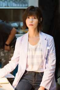 卢杉(Amber)网剧《疯人院》最新剧照