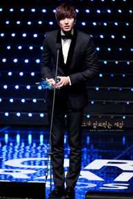 李敏镐（hào）(Lee MinHo、イ ミンホ)2011.10    韩国电视剧大奖前后照片