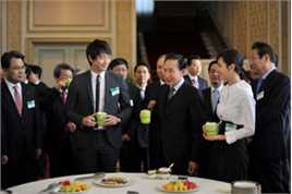 郑智薰(英文名:Rain 韩文名：  罗马拼音：Jung Ji Hoon)Rain VS 大人物前后照片