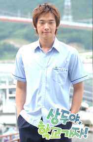 郑智薰(英文名:Rain 韩文名：  罗马拼音：Jung Ji Hoon)尚道上学去壁纸壁纸