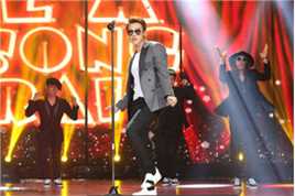 郑智薰(英文名:Rain 韩文名：  罗马拼音：Jung Ji Hoon)天天向上壁纸壁纸