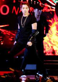 郑智薰(英文名:Rain 韩文名：  罗马拼音：Jung Ji Hoon)2016台湾跨年FMT前后照片