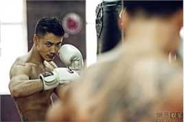 薛皓文化身雅痞男生活照