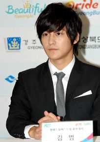 金范(キム ボム)社会活动素颜照相册