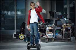 刘国彤工作照图片图集