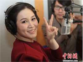 戴潆萱萱萱参加“爱·回家助学活动”爱心义卖图册