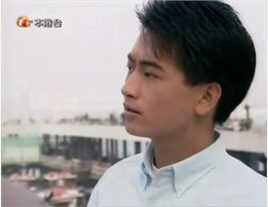 罗颂华(Law Chung-Wa)蓝月亮素颜照壁纸