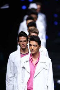 李学庆走秀风采前后照片