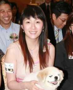 何婉盈的生活照和参加活动的照片素颜照相册