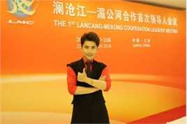 扎西顿珠社会活动素颜照相册