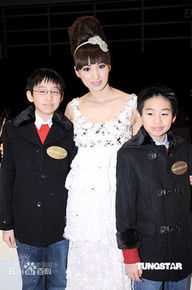 罗霖(Candy)与家人素颜照壁纸