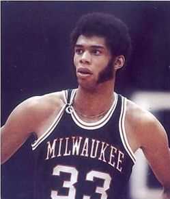 卡里姆·阿布杜尔-贾巴尔(Kareem Abdul-Jabbar)雄鹿时期前后照片