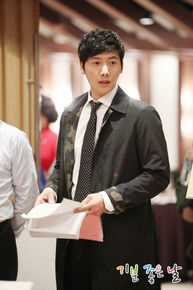 李尚禹(，Lee Sang Woo，イ·サンウ)心情好的日子壁纸壁纸