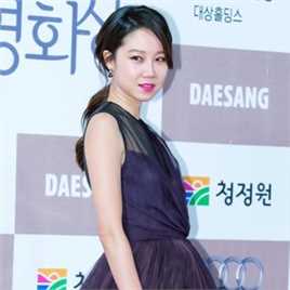 孔晓振（正确汉字名）(，Kong Hyo-jin)出席颁奖典礼图片图片图册