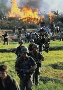 查理·辛(Charlie Sheen)《野战排》最全剧照