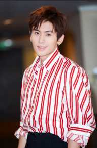 最新张哲瀚在《芸汐传》发布会中的壁纸