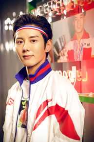 蓝博Li-Ning巴黎时装周素颜照壁纸