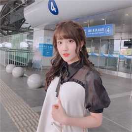 李艺彤(カチューシャガ，whitehairpin)微博素颜照相册